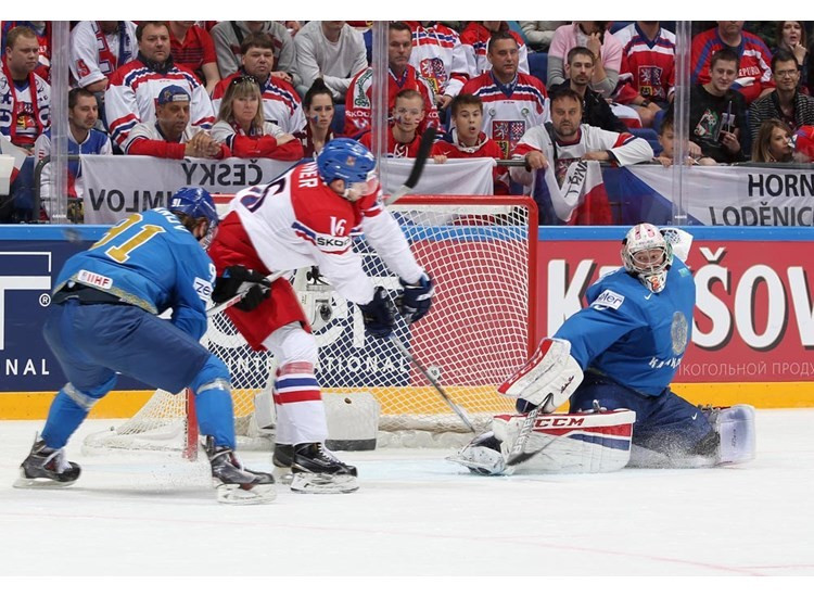 The Czech Republic kept up their unbeaten record with a narrow 3-1 win over Kazakhstan ©IIHF