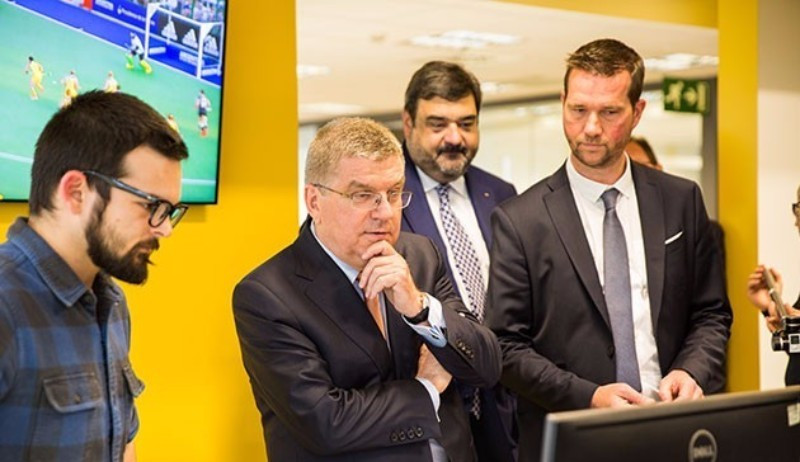 Thomas Bach during his visit to the Olympic TV Channel headquarters in Madrid ©IOC