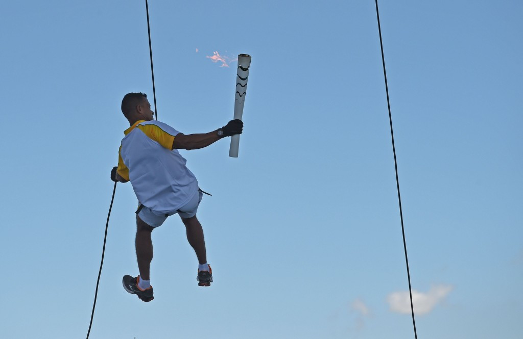 Manoel Costa abseiled with the flame down the Juscelino Kubitschek Bridge