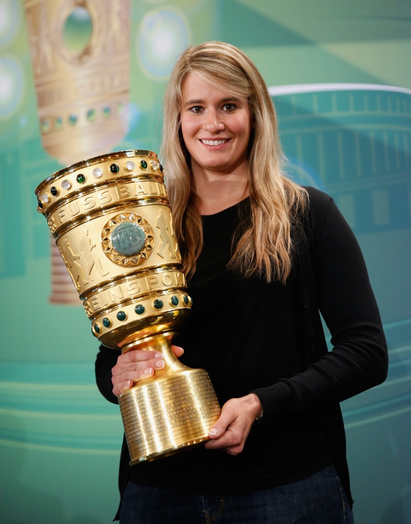 Luge champion Geisenberger given German cup final honour