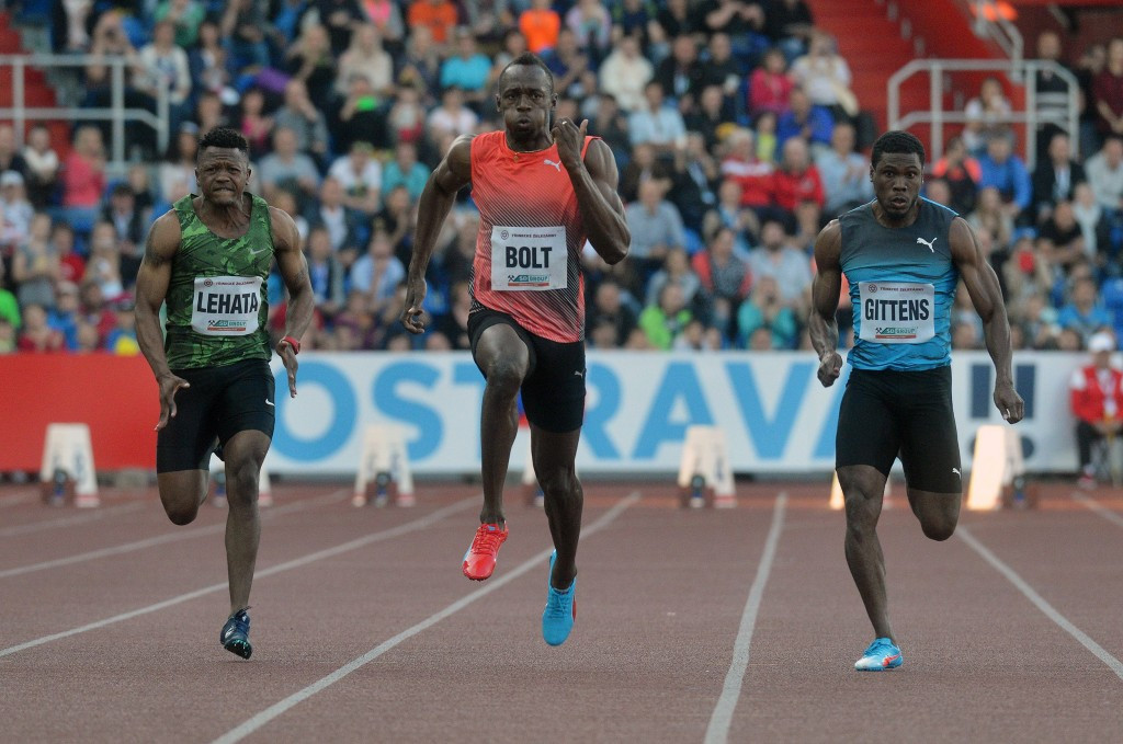 Usain Bolt en route to victory in 9.98sec in Ostrava's Golden Spike meeting ©Getty Images