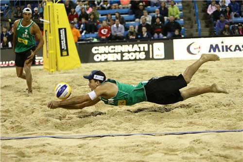  Gustavo Carvalhaes and Saymon Barbosa claimed the Cincinnati Open title ©FIVB 