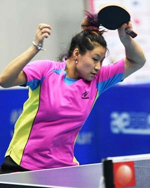 Shao Jieni defended her women's title