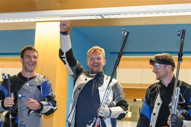 Torben Grimmel (centre) celebrates his victory in Munich ©ISSF