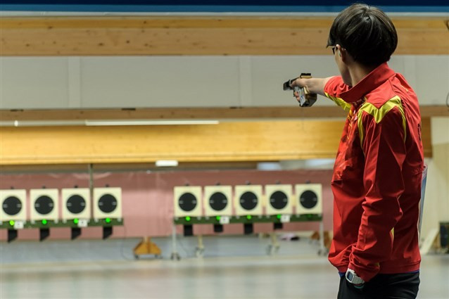 China's Zhang Fusheng won the men's 25m rapid fire pistol final