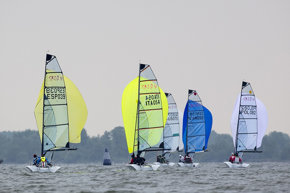 Poland's Monika Gibes and Piotr Cichocki maintained their lead in the SKUD18 class ©World Sailing