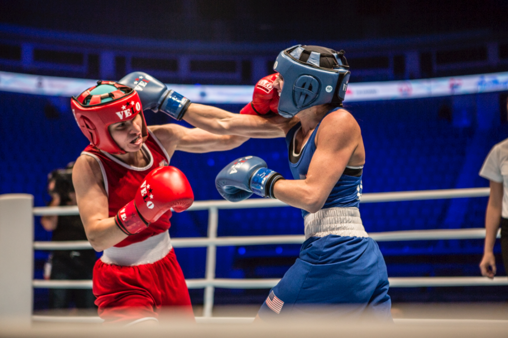 Bulgaria's Stoyka Petrova (red) got the better of the United States' Christina Cruz in their bantamweight semi-final ©AIBA