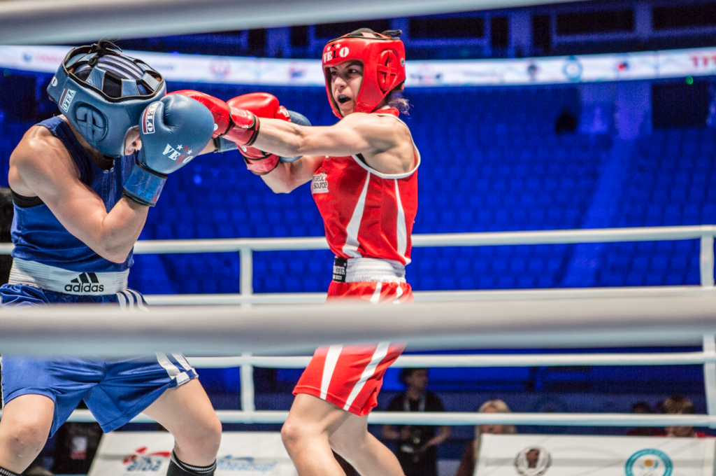 Italy's Alessia Mesiano (red) saw off the challenge of Bulgaria's Denitsa Eliseeva in the penultimate round of the featherweight competition ©AIBA