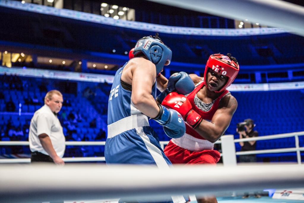 US Olympic middleweight champion Claressa Shields downed Chinese Taipei's Nien-Chin Chen to edge closer to retaining her world title ©AIBA