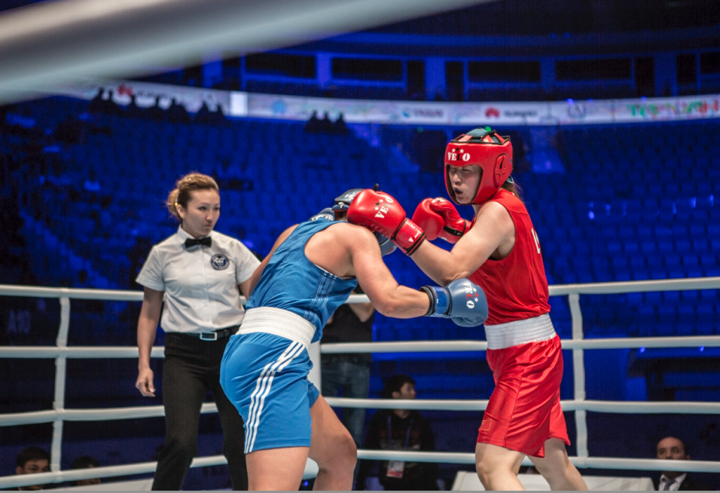 China's Xiaoli Yang (red) beat Australia's Kaye Scott to seal the defence of her light heavyweight title ©AIBA 
