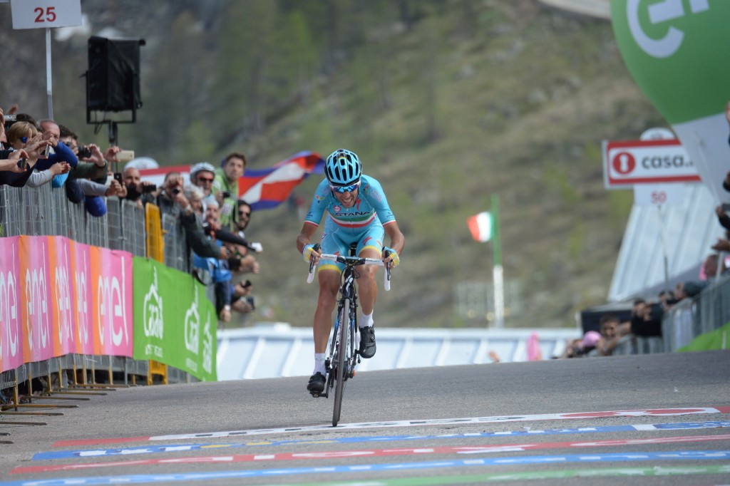 Vincenzo Nibali is poised to win the Giro d'Italia for the second time after earning the race lead ©ANSA - PERI / DI MEO / ZENNARO