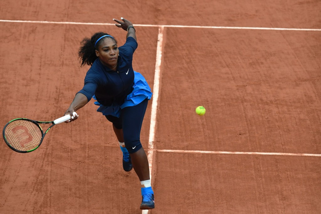 Women's top seed Serena Williams sailed into the quarter-finals