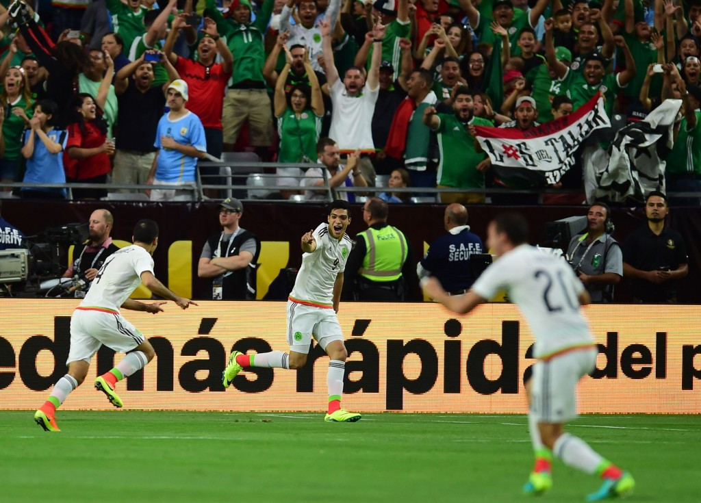 Mexico strike late to earn thrilling win over Uruguay as wrong anthem played at Copa América Centenario