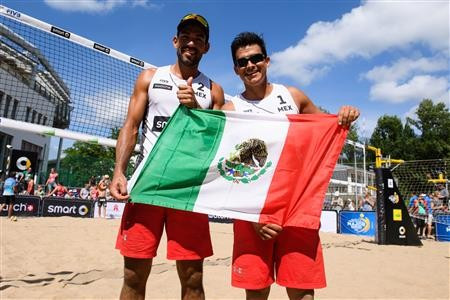 Mexico’s Juan Virgen and Lombardo Ontiveros secured their tickets to Rio 2016 today ©FIVB