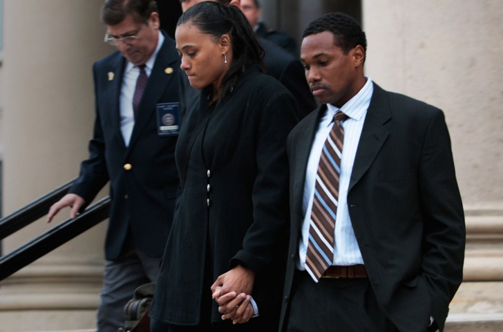 Marion Jones leaves court in 2008 with her husband Obadele Thompson after pleading guilty to lying about drug misuse and a cheque-cashing scheme ©Getty Images