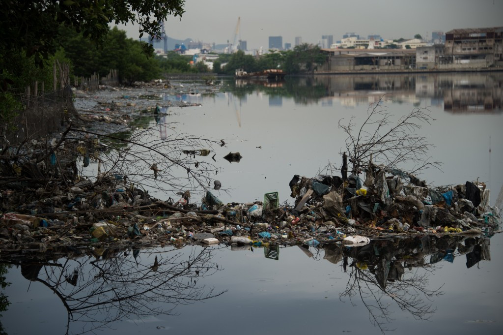 Pollution levels on Guanabara Bay still remain high, despite the insistences that it will be safe ©Getty Images