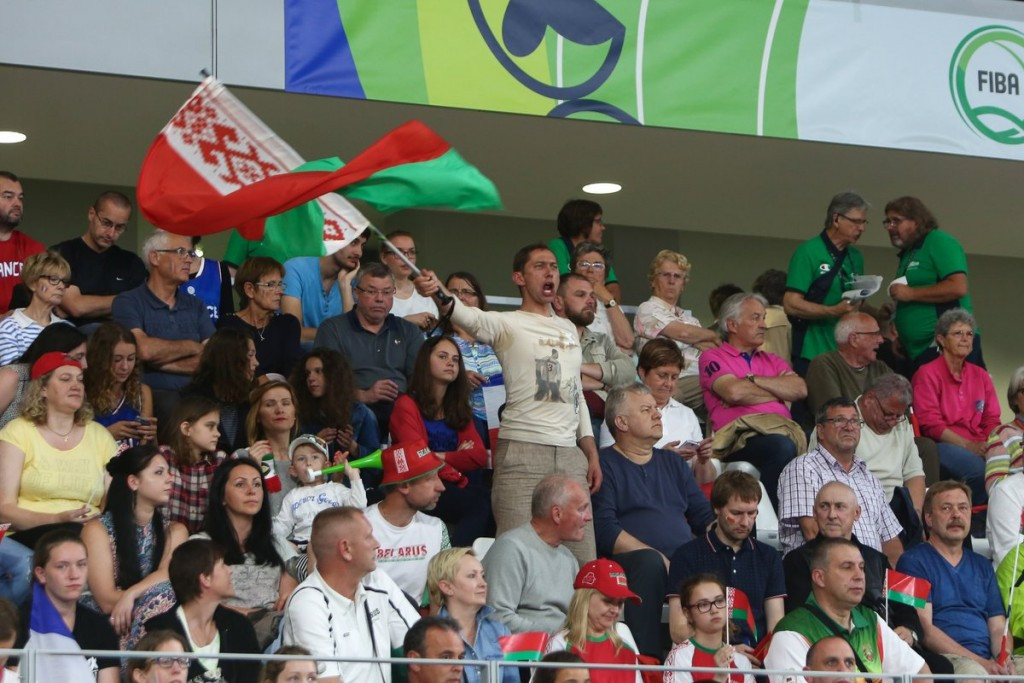Backed by their supporters, Belarus beat Nigeria 71-60