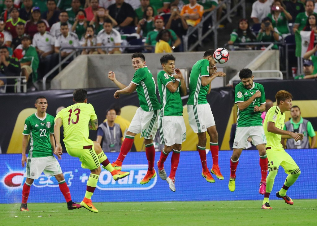 Mexico secure late draw to top Group C at Copa America Centenario