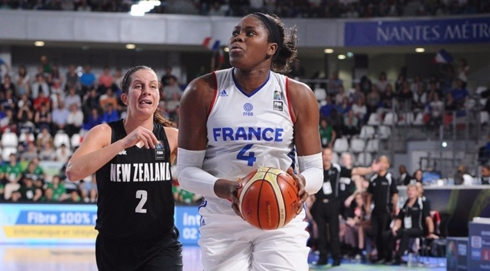 France beat New Zealand to reach the quarter-finals