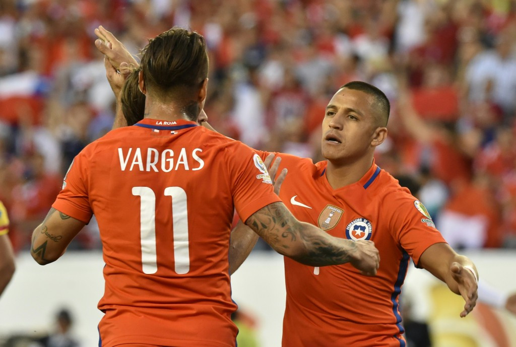 Vargas and Sanchez score twice as Chile reach Copa América Centenario quarter-finals with win over Panama