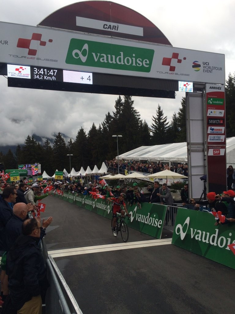 Colombia's Darwin Atapuma led a breakaway charge and saw out a superb stage five victory ©Tour de Suisse