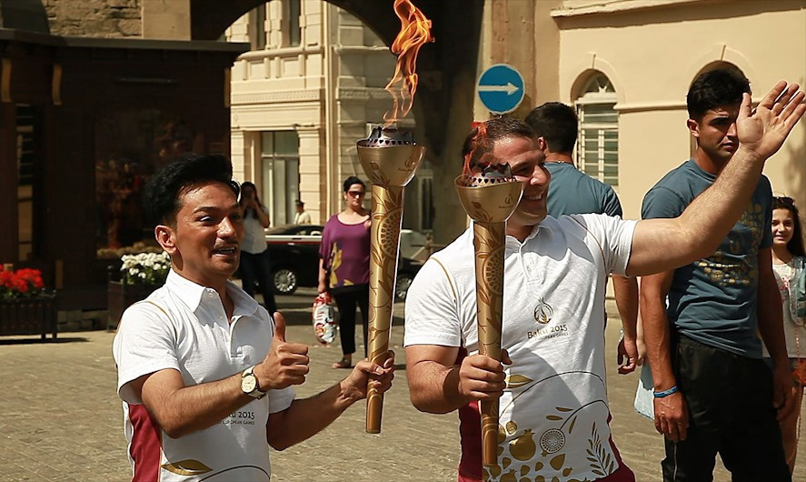 Olympic champions and Coordination Commission chief carry Baku 2015 Flame around Old City