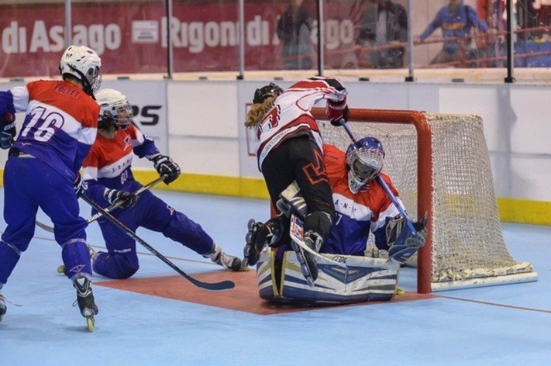 Canada beat France in the second semi-final ©FIRS