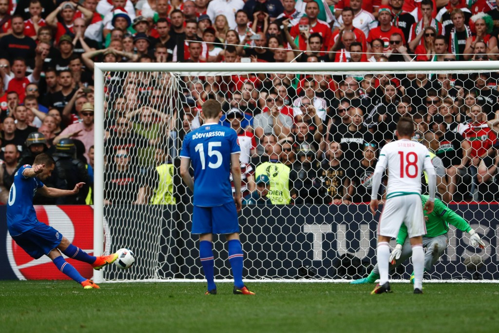 Gylfi Sigurdsson scored a penalty as Iceland were denied a historic win by a late Hungary equaliser