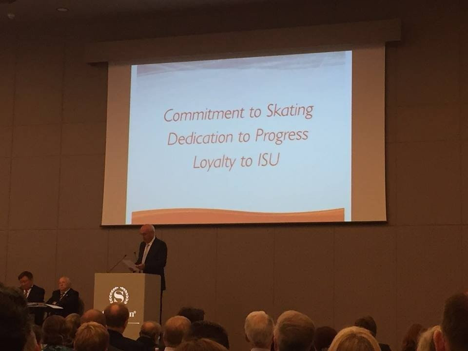 György Sallak delivering his speech at the ISU Congress in Dubrovnik ©Twitter