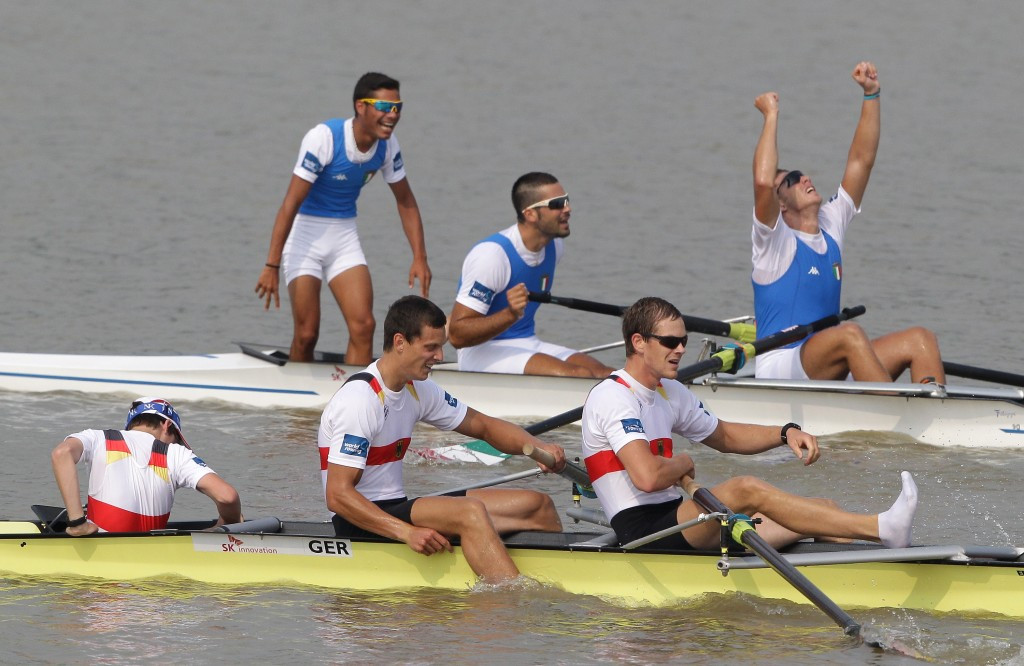 Vincenzo Abbagnale, top, centre, reacts after winning coxed pair gold medal at the 2013 World Championships ©Getty Images