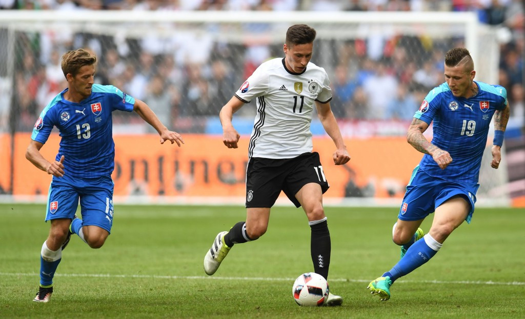 Germany's midfielder Julian Draxler runs at the Slovakian defence ©Getty Images