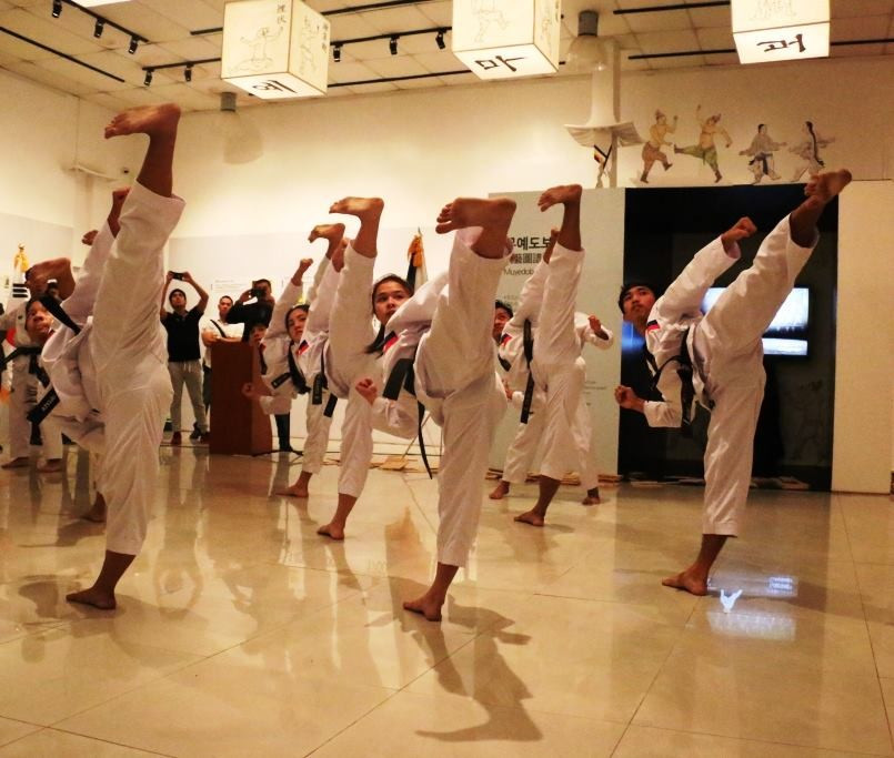 A demonstration of taekwondo is among the events visitors to the Korean Cultural Center in Manila can enjoy ©KCC