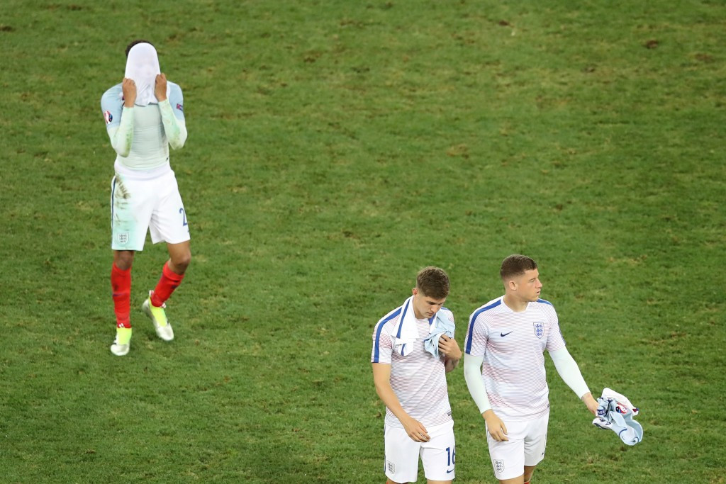 Shocked England players pose after their pitiful defeat to Iceland ©Getty Images