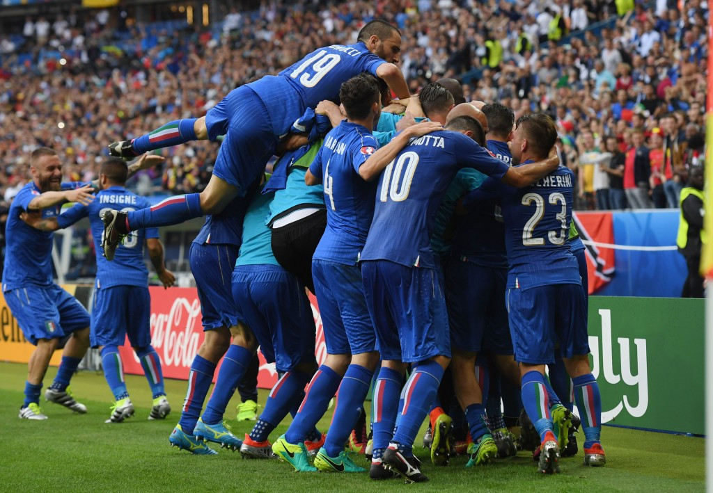 Italy celebrate their 2-0 victory over Spain ©Getty Images