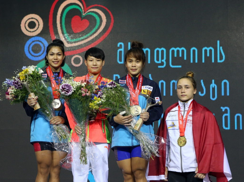 China's Linglong Yu won top honours in the women's 53kg ©IWF