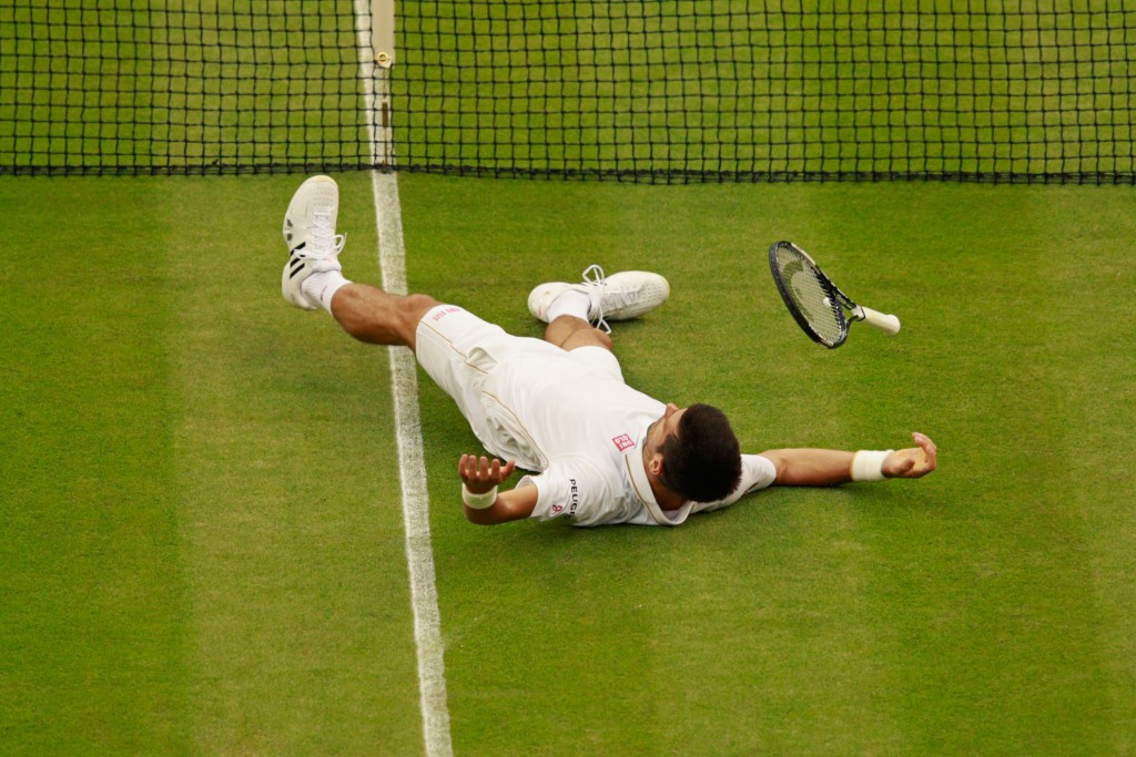 Djokovic and Federer among winners on rainy third day of Wimbledon