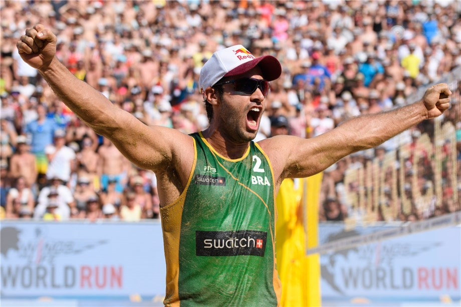 Reigning world champions Alison Cerutti and Bruno Oscar Schmidt of Brazil won gold in the men's event ©FIVB