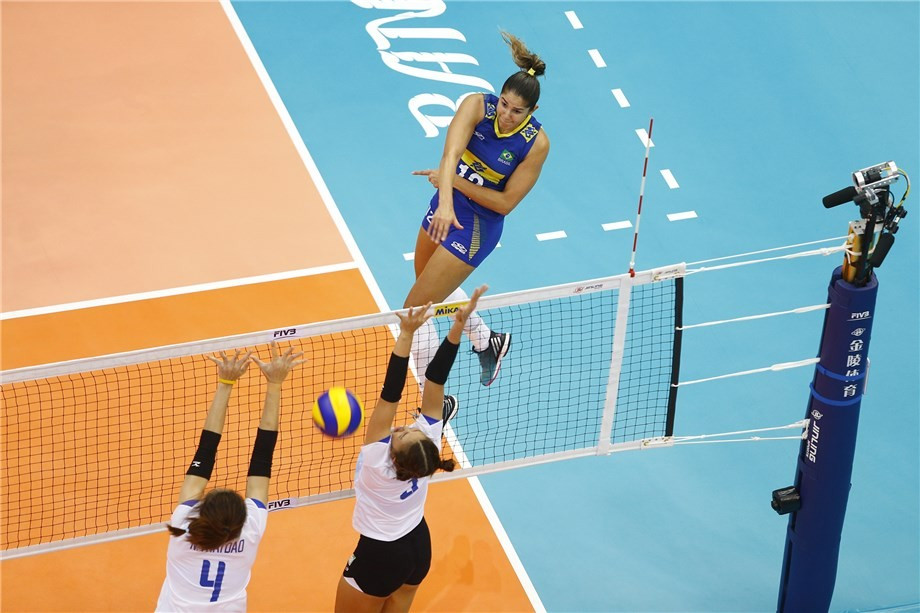 Brazil beat hosts Thailand in straight sets ©FIVB