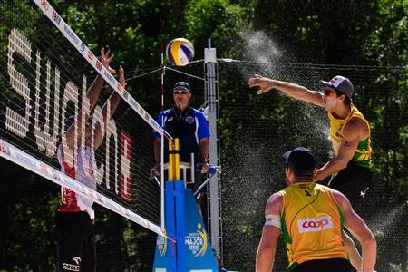 Defending champions Bruno Oscar Schmidt and Alison Cerutti claimed two victories on the second day of the FIVB Gstaad Major Series event ©FIVB