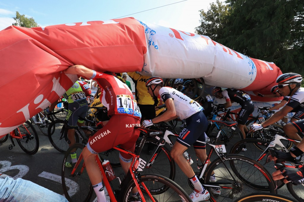 An inflatable arch collapsed onto several riders with one kilometre to go ©Getty Images