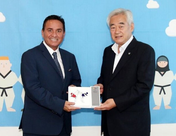 Mexican Taekwondo Federation President Francisco Raymundo González Pinedo (left) has met with World Taekwondo Federation counterpart Chungwon Choue for the first time since being elected to his role in May ©FMTKD