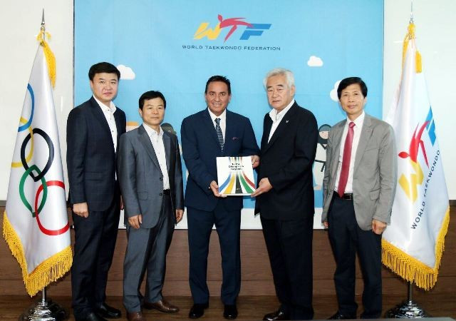 New Mexican Taekwondo Federation Francisco Raymundo González Pinedo, third from left, joined Chungwon Choue, second from right, on a tour of the WTF's facilities in Seoul ©FMTKD