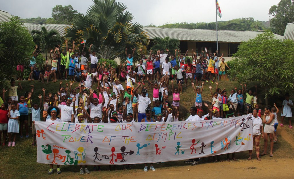Andrique Allisop and Rodney Govinden joined school children to celebrate the day ©Seychelles National Olympic Committee