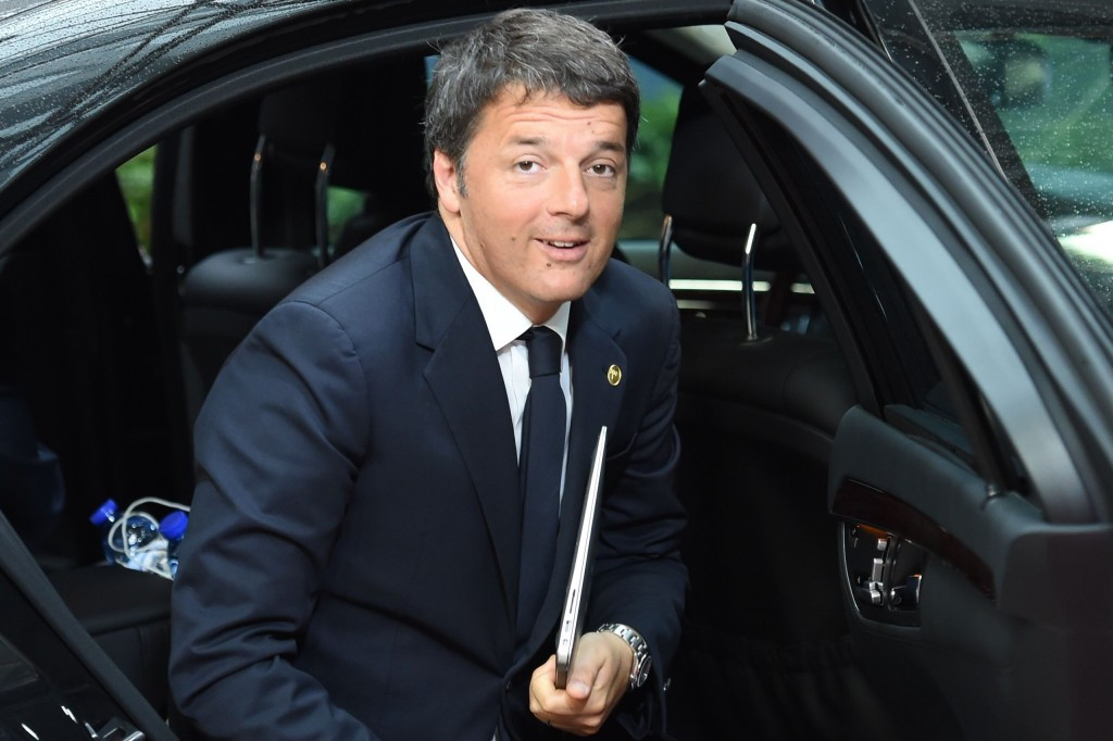 Italian Prime Minister Matteo Renzi has urged Rome Mayor Virginia Raggi to support the Olympic bid ©Getty Images