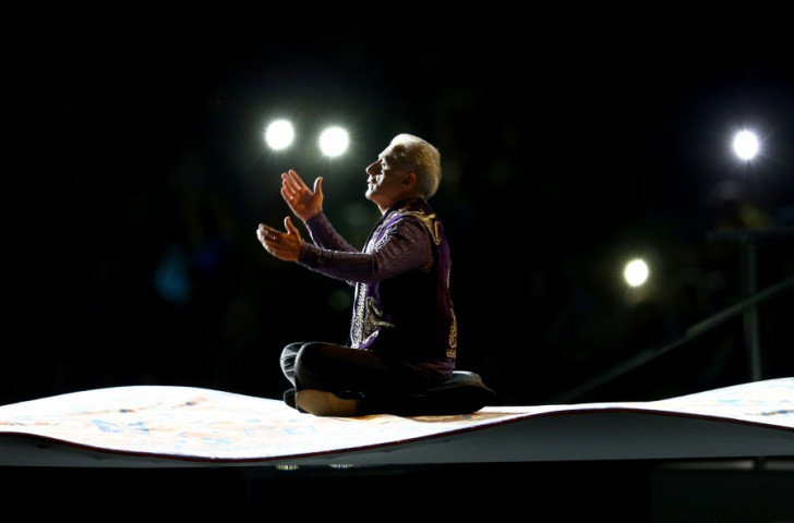 Alim Qasimov sings an improvised mugham while sitting on a flying carpet ©Getty Images 