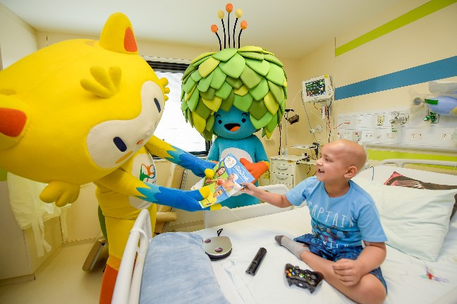 Olympic mascot Vinicius and Paralympic counterpart Tom handed out official Rio 2016 sticker albums to patients at the Americas Medical City after it was announced it will be the official hospital for the Games ©Rio 2016