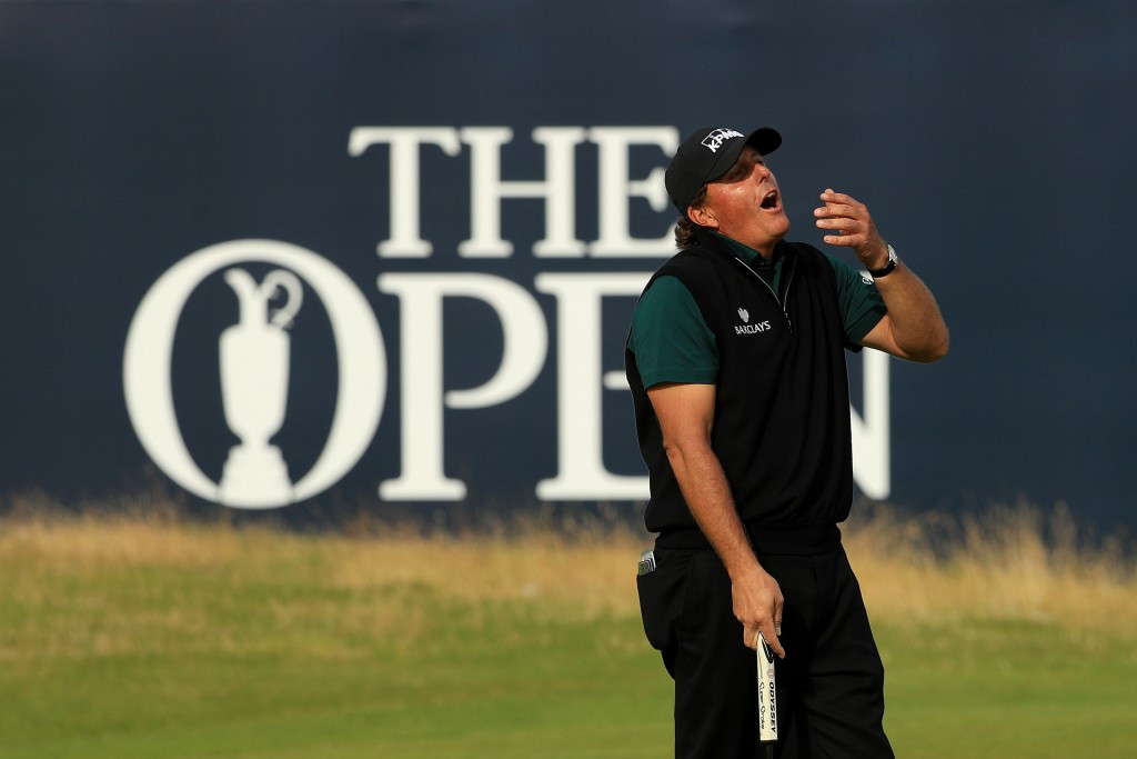 Phil Mickelson narrowly missed the record as he agonisingly missed a birdie put on the 18th ©Getty Images