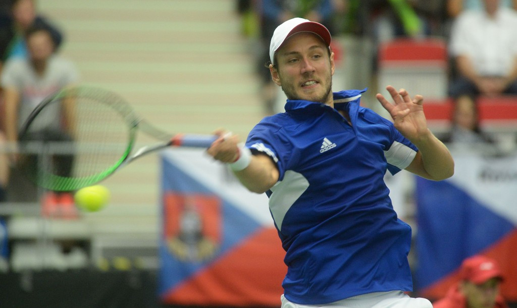 Pouille draws France level against Czech Republic as rain affects opening day of Davis Cup quarter-finals
