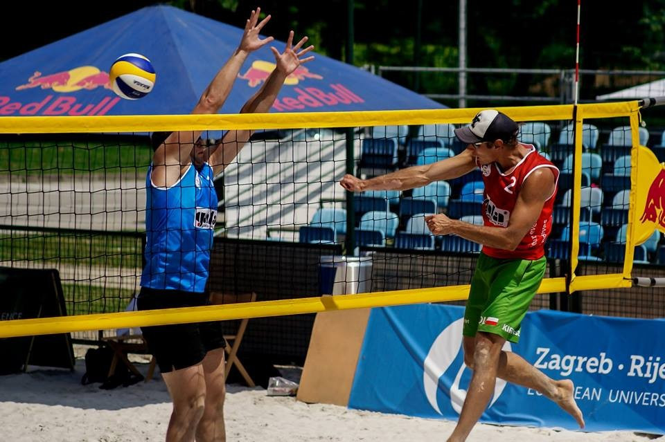 Teams will play two matches in their beach volleyball groups tomorrow ©Facebook/EUG