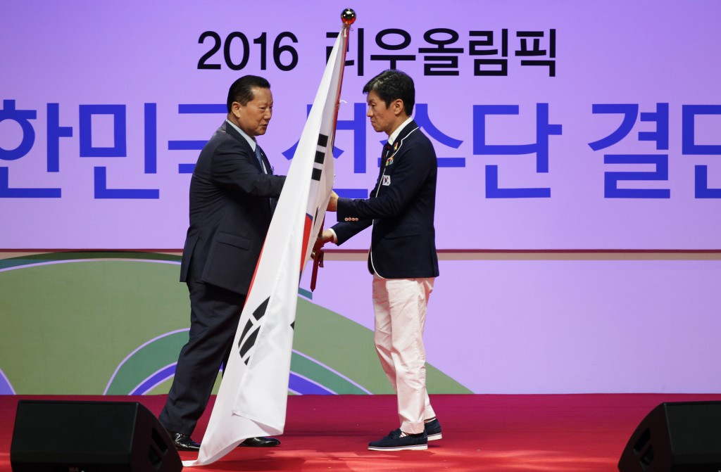 Kim Jung-haeng (left) will not travel to Rio 2016 ©Getty Images